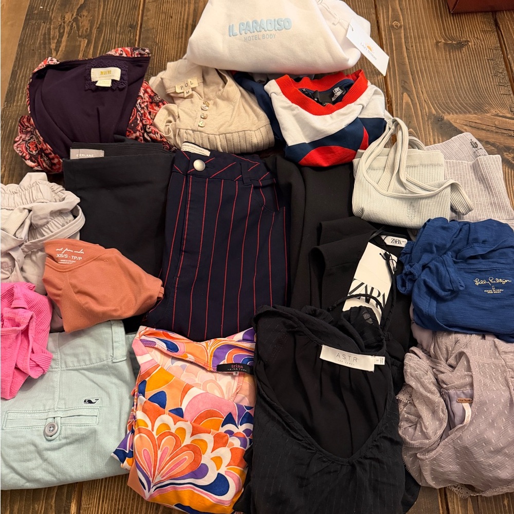 Resellers lot 17 piece bundle- womens clothes